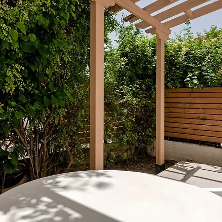 Constantia Gardens Apartman *